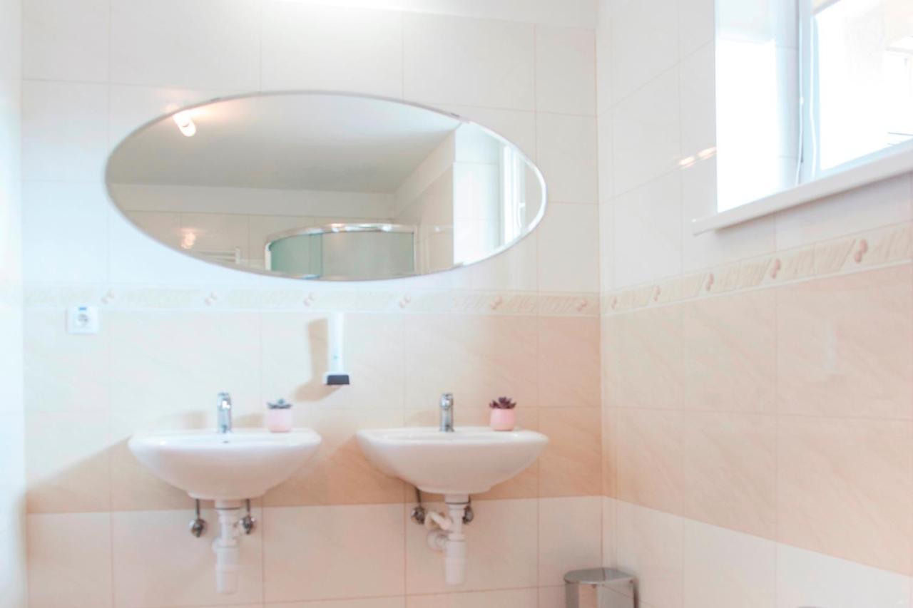Hotel Eminent Stupava Luaran gambar