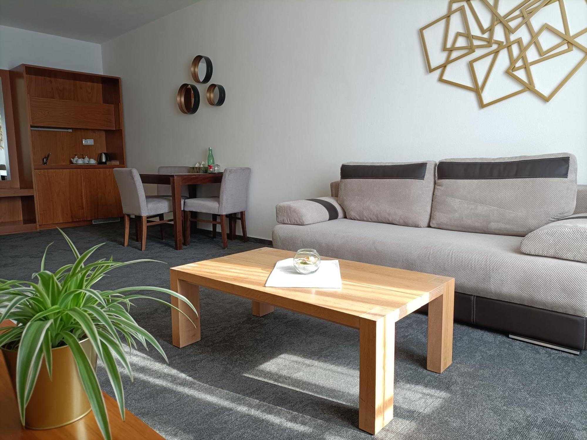 Hotel Eminent Stupava Luaran gambar