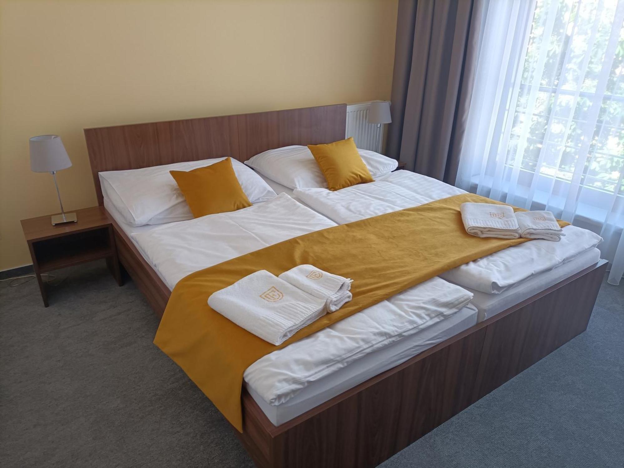 Hotel Eminent Stupava Luaran gambar