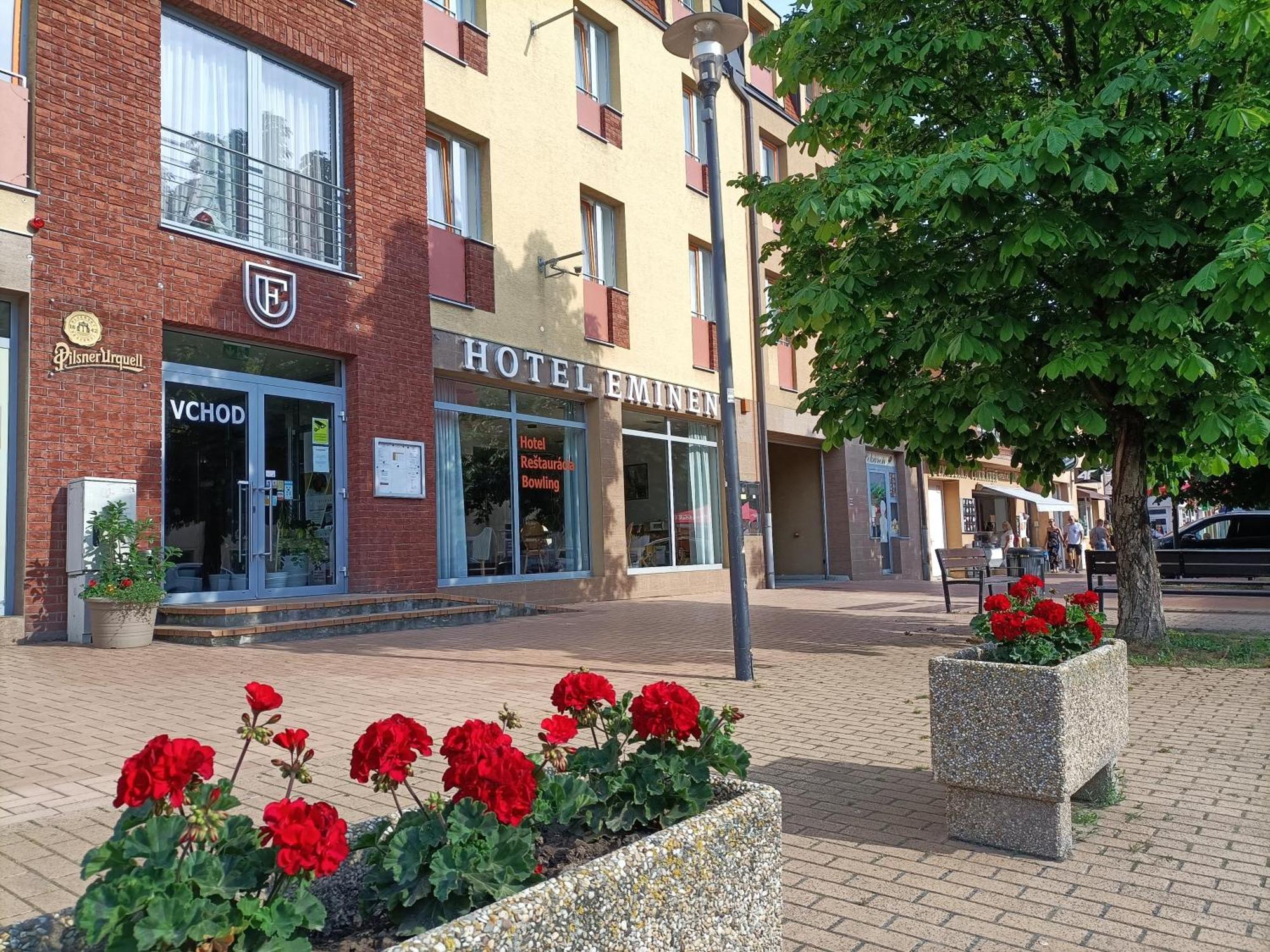 Hotel Eminent Stupava Luaran gambar