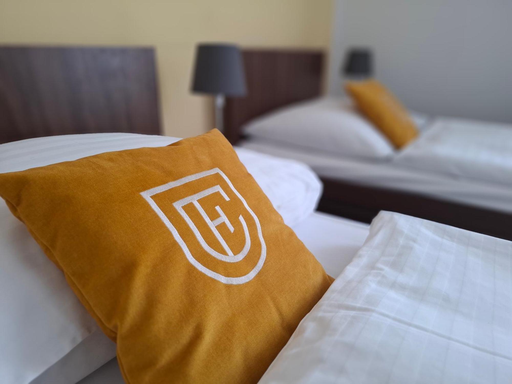 Hotel Eminent Stupava Luaran gambar