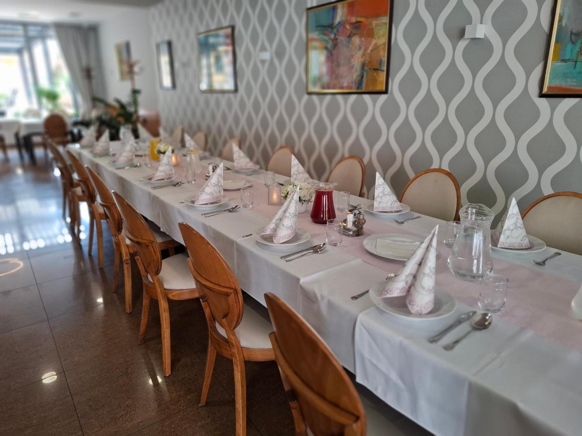 Hotel Eminent Stupava Luaran gambar