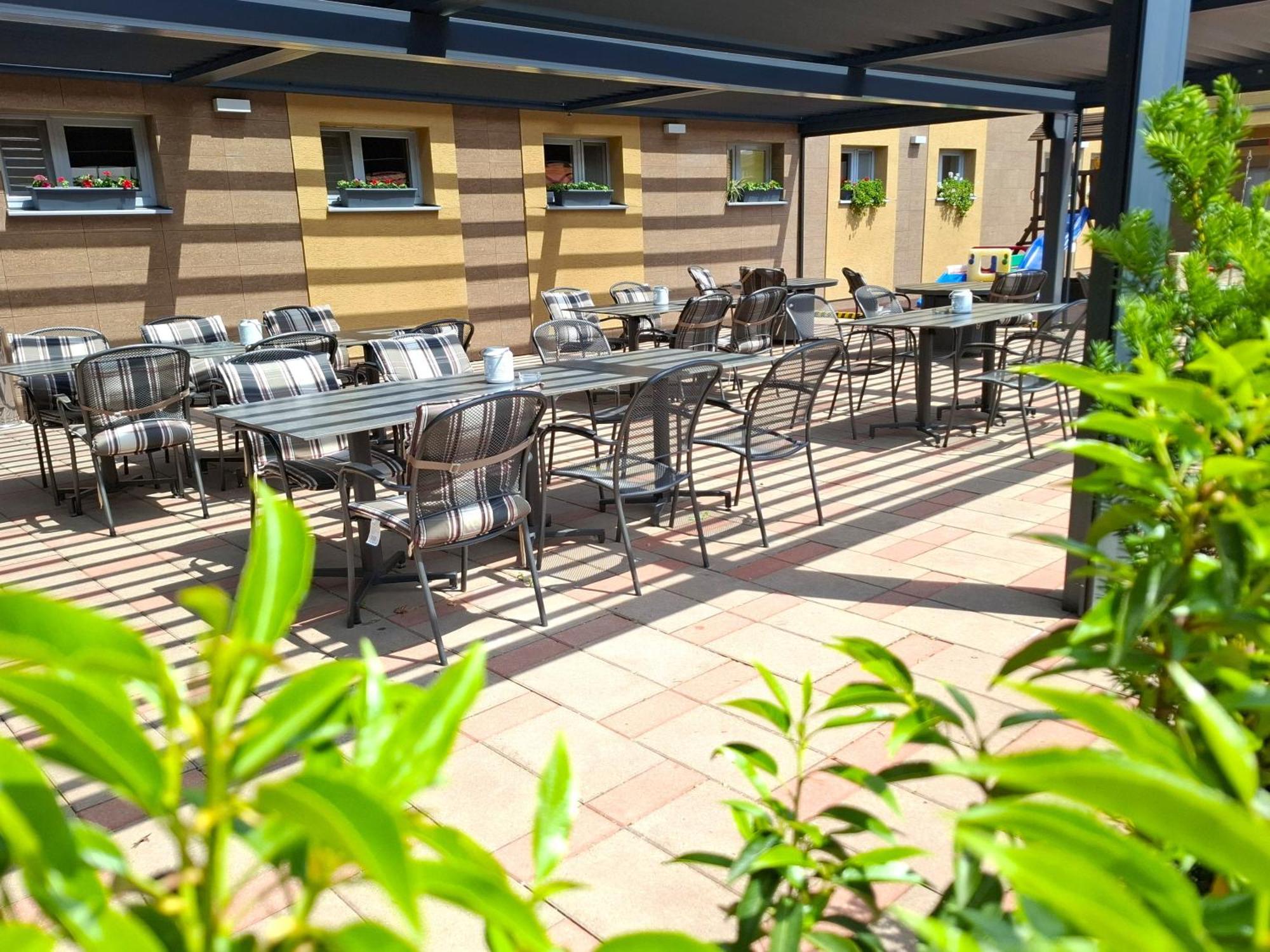 Hotel Eminent Stupava Luaran gambar