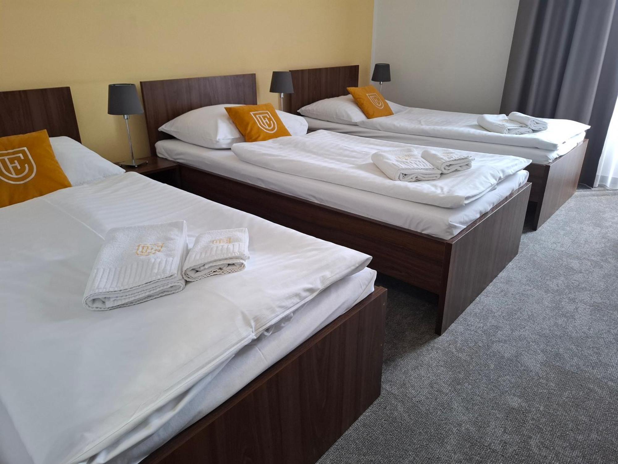 Hotel Eminent Stupava Luaran gambar